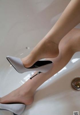 趴好掀裙子用小皮鞭打屁股_HD版免费观看电视剧