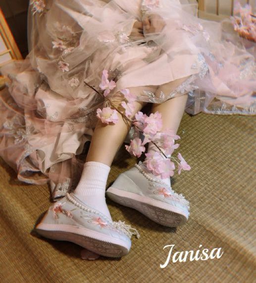 超碰尤物点击进入_迅雷电影国语版在线观看免费