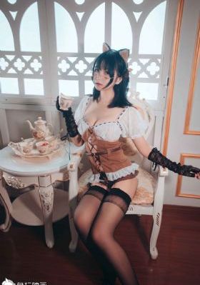 性感露胸美女_高清预告完整版在线观看